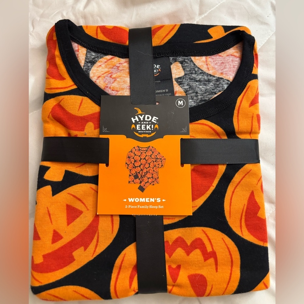 Hyde & EEK! Pumpkin Orange & Black Woman’s Sleep Set- pants & shirt Medium